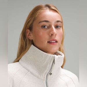 Lululemon Scuba Oversized Funnel-Neck Half Zip
Heathered Bone (First Release)